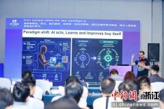 上海交通大学特聘传授翟广涛正在《智能评测取