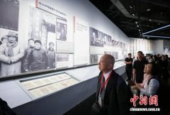 么AI正在回覆汗青问题时就可能从动带上“滤镜”